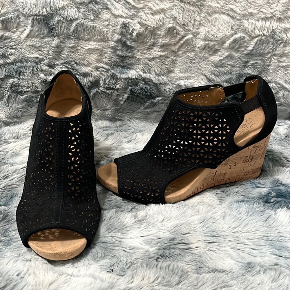 Size 7, 2in heels